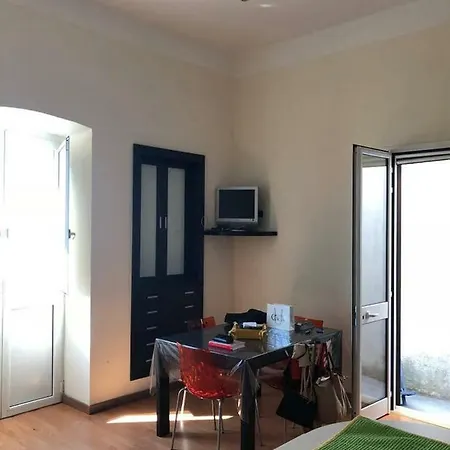 Corte Colosso Primo Piano *
